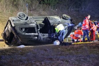 U Njemačkoj se prevrnuo kombi s migrantima dok je pokušavao pobjeći policiji U Njemačkoj se prevrnuo kombi s migrantima dok je pokušavao pobjeći policiji