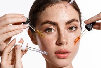 Svake 2 sekunde se proda jedna bočica: korejska tajna mlade kože koja zaustavlja kazaljke na satu! Svake 2 sekunde se proda jedna bočica: korejska tajna mlade kože koja zaustavlja kazaljke na satu!