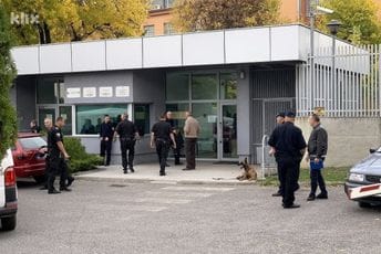Sarajevska policija podiže stepen sigurnosti oko Suda BiH, očekuju se Dodikove pristalice Sarajevska policija podiže stepen sigurnosti oko Suda BiH, očekuju se Dodikove pristalice