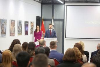 Milatović otvorio galeriju javnog servisa: RTCG ima obavezu da objektivnim izvještavanjem doprinosi informisanju društva Milatović otvorio galeriju javnog servisa: RTCG ima obavezu da objektivnim izvještavanjem doprinosi informisanju društva