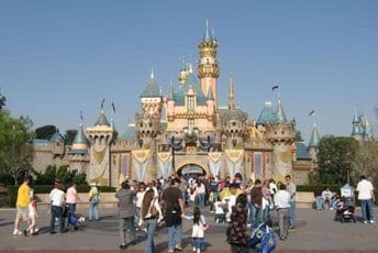 "Mi nismo parlament Mikija Mausa": Poslanici EP greškom završili u Diznilendu "Mi nismo parlament Mikija Mausa": Poslanici EP greškom završili u Diznilendu