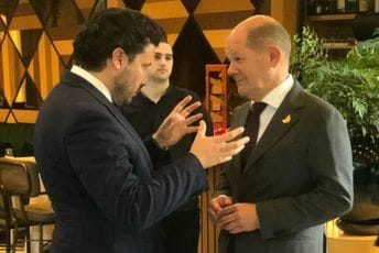 Abazović razgovarao sa Šolcom u Tirani Abazović razgovarao sa Šolcom u Tirani