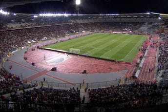 Nakon ubistva dvojice navijača: Igrači Švedske odlučili da se ne vraćaju na teren, meč je prekinut Nakon ubistva dvojice navijača: Igrači Švedske odlučili da se ne vraćaju na teren, meč je prekinut