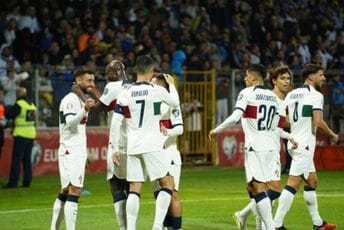 Fudbal u sjenci tragedije: Debakl BiH u Zenici, trijumf Holandije u derbiju, Austrija je na Euru, Slovačka jako blizu Fudbal u sjenci tragedije: Debakl BiH u Zenici, trijumf Holandije u derbiju, Austrija je na Euru, Slovačka jako blizu