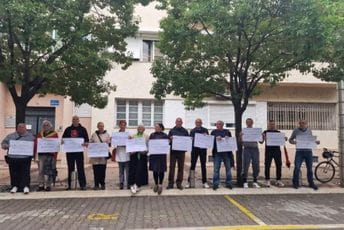 „Nijesmo doma“: Grupa građana i danas protestovala ispred vlade zbog najavljenog popisa „Nijesmo doma“: Grupa građana i danas protestovala ispred vlade zbog najavljenog popisa