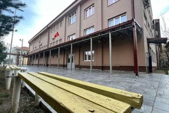 Direktor podgoričke Elektrotehničke škole podnio prijavu Upravi policije: Neko ugasio kamere u školi Direktor podgoričke Elektrotehničke škole podnio prijavu Upravi policije: Neko ugasio kamere u školi