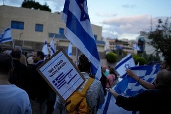 U Atini izašlo 10.000 demonstranata u podršci Palestincima U Atini izašlo 10.000 demonstranata u podršci Palestincima