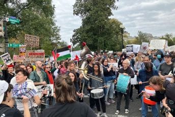 (VIDEO) Demonstranti upali u zgradu na Kapitol hilu, traže prekid vatre u Gazi (VIDEO) Demonstranti upali u zgradu na Kapitol hilu, traže prekid vatre u Gazi