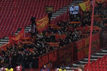 Ultra CG: "Srpski obilić" pokušao da ukrade zastavu, došlo do manjeg kontakta sa navijačima Srbije Ultra CG: "Srpski obilić" pokušao da ukrade zastavu, došlo do manjeg kontakta sa navijačima Srbije