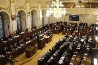 Češka vlada preživjela glasanje o nepovjerenju Češka vlada preživjela glasanje o nepovjerenju