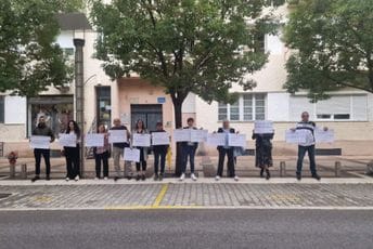 Grupa građana i danas ispred Vlade tražila odlaganje popisa Grupa građana i danas ispred Vlade tražila odlaganje popisa