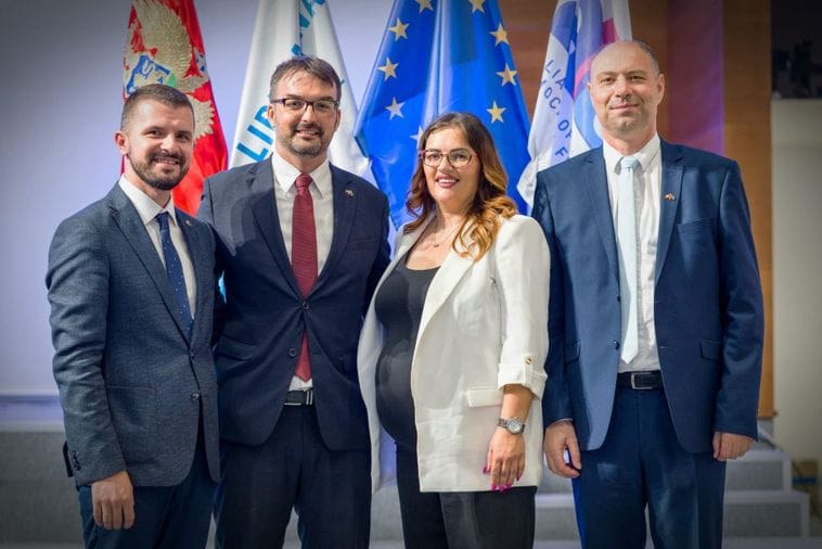 Glavni odbor LP: Dvadeset godina liberala, vrijeme za novi politički model i platformu Glavni odbor LP: Dvadeset godina liberala, vrijeme za novi politički model i platformu