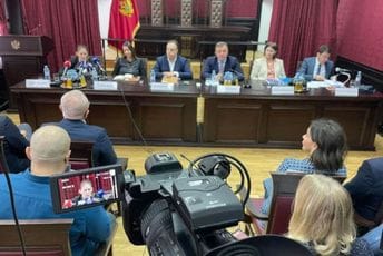 Radulović o popisu: Ovo je grbo rođeno i ovo će se završiti loše, jer neko ne želi red i način u ovoj državi Radulović o popisu: Ovo je grbo rođeno i ovo će se završiti loše, jer neko ne želi red i način u ovoj državi