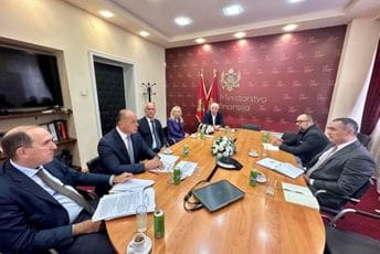 Damjanović: Crna Gora treba da razmotri emisiju državnih zapisa i da doprinos oživljavanju tržišta aktivnijom ulogom građana Damjanović: Crna Gora treba da razmotri emisiju državnih zapisa i da doprinos oživljavanju tržišta aktivnijom ulogom građana