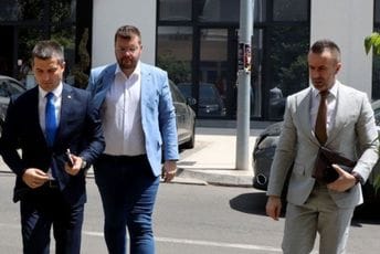 Bečić kandidat za zamjenika premijera, Koprivica za potpredsjednika Vlade, Bogdanović za ministra unutrašnjih poslova... Bečić kandidat za zamjenika premijera, Koprivica za potpredsjednika Vlade, Bogdanović za ministra unutrašnjih poslova...