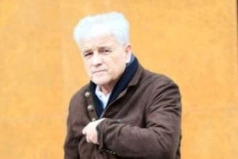 Radoman Božović pao sa kuće, zadobio povrede glave i kičme Radoman Božović pao sa kuće, zadobio povrede glave i kičme