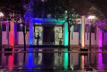 I zgrada Vlade osvijetljena duginim bojama I zgrada Vlade osvijetljena duginim bojama