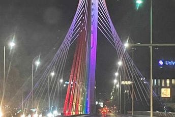 Most Milenijum večeras obasjan duginim bojama Most Milenijum večeras obasjan duginim bojama
