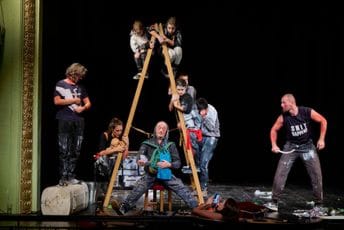 Pogled iz budućnosti koja je stigla: "Robinzon Kruso" Petra Pejakovića sjutra premijerno u Zetskom domu Pogled iz budućnosti koja je stigla: "Robinzon Kruso" Petra Pejakovića sjutra premijerno u Zetskom domu