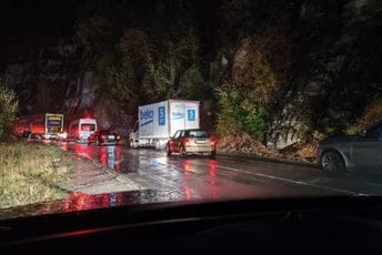 Udes na putu Bijelo Polje-Mojkovac, dvoje povrijeđenih, jedna osoba transportovana u KCCG Udes na putu Bijelo Polje-Mojkovac, dvoje povrijeđenih, jedna osoba transportovana u KCCG