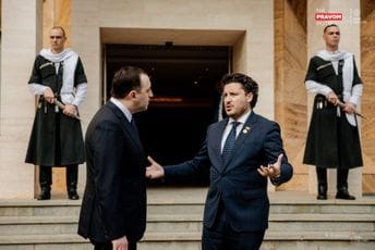 Abazović sa Garibašvilijem: Nastavljamo da igramo pozitivnu ulogu u svojim regionima i zbližavamo susjede Abazović sa Garibašvilijem: Nastavljamo da igramo pozitivnu ulogu u svojim regionima i zbližavamo susjede