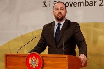 Nikolić: Vlada koja zavisi od poslušnika Srbije i Rusije, ne može biti proevropska Nikolić: Vlada koja zavisi od poslušnika Srbije i Rusije, ne može biti proevropska