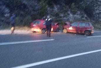 Težak udes na putu Podgorica - Cetinje: Pet osoba povrijeđeno, svi transportovani u bolnicu Težak udes na putu Podgorica - Cetinje: Pet osoba povrijeđeno, svi transportovani u bolnicu
