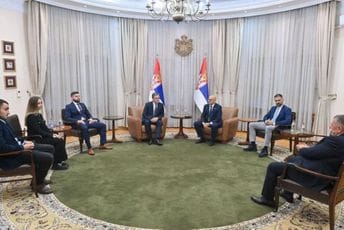 Pred popis: Srpski ministri sa studentima iz Crne Gore govorili o - prilaganju popisnica Pred popis: Srpski ministri sa studentima iz Crne Gore govorili o - prilaganju popisnica