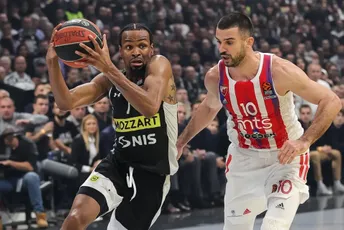 Nevjerovatna drama i pobjeda Partizana: Crvena zvezda poražena u euroligaškom beogradskom derbiju Nevjerovatna drama i pobjeda Partizana: Crvena zvezda poražena u euroligaškom beogradskom derbiju