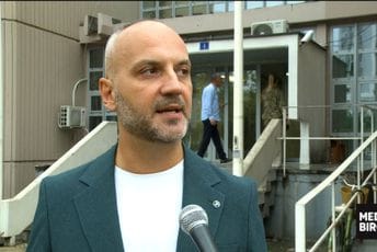 Završeno suđenje po tužbi Spajića protiv Medojevića; Radulović: Spajić će donirati novac za zaštitu mrkih medvjeda Završeno suđenje po tužbi Spajića protiv Medojevića; Radulović: Spajić će donirati novac za zaštitu mrkih medvjeda