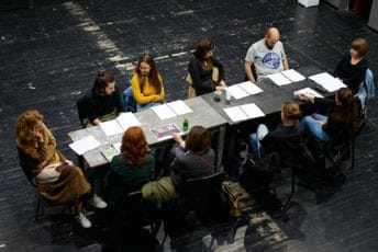 Predstava inspirisana zločinom u Štrpcima: U CNP-u počele probe za "671-Lov" Hane Rastoder Predstava inspirisana zločinom u Štrpcima: U CNP-u počele probe za "671-Lov" Hane Rastoder