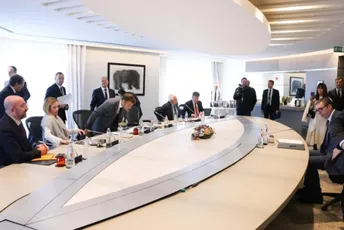 Makron, Meloni i Šolc: Beograd da de fakto prizna Kosovo, a Prština da krene ka formiranju ZSO Makron, Meloni i Šolc: Beograd da de fakto prizna Kosovo, a Prština da krene ka formiranju ZSO