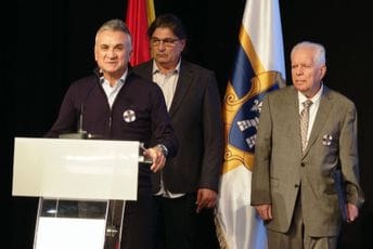 Đoković počasni građanin Herceg Novog, njegov otac poručio: Drago mi je što moj narod živi u dvije države Đoković počasni građanin Herceg Novog, njegov otac poručio: Drago mi je što moj narod živi u dvije države