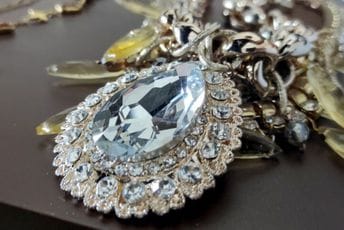 (FOTO) Srbija: Upao u kuću i ukrao nakit vrijedan 500.000 eura (FOTO) Srbija: Upao u kuću i ukrao nakit vrijedan 500.000 eura