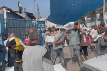 Hiljade Palestinaca provalilo u skladišta Ujedinjenih nacija u Gazi