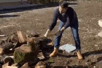 (VIDEO) "Nadmašio Vučića": Milatović objavio snimak kako cijepa drva (VIDEO) "Nadmašio Vučića": Milatović objavio snimak kako cijepa drva