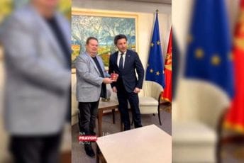 Abazoviću Baderu uručio crnogorski pasoš: Ponosni smo na ljude koji su kao Michael Abazoviću Baderu uručio crnogorski pasoš: Ponosni smo na ljude koji su kao Michael