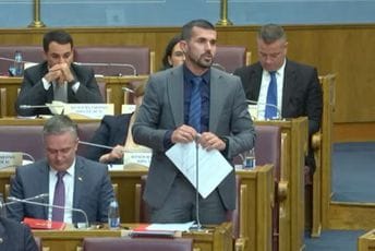 Nenezić: Trajekt "30. avgust" je posao za tužilaštvo, istu Abazovićevu kombinaciju smo spriječili sa "Franćeskom" Nenezić: Trajekt "30. avgust" je posao za tužilaštvo, istu Abazovićevu kombinaciju smo spriječili sa "Franćeskom"