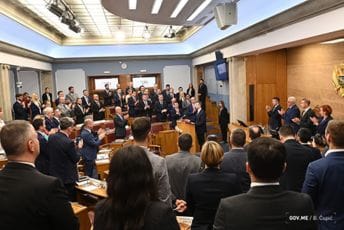 Ovo je 44. Vlada: Pročitajte biografije premijera Spajića i novih ministara Ovo je 44. Vlada: Pročitajte biografije premijera Spajića i novih ministara