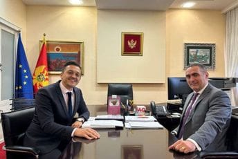 Izvršena primopredaja dužnosti na čelu Ministarstva finansija: Damjanović predao dužnost Vukoviću Izvršena primopredaja dužnosti na čelu Ministarstva finansija: Damjanović predao dužnost Vukoviću