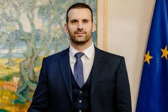 U četvrtak premijerski sat nakon 17 mjeseci: Evo šta će poslanici pitati Spajića U četvrtak premijerski sat nakon 17 mjeseci: Evo šta će poslanici pitati Spajića