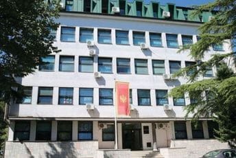 Aktivistkinja Ecopatriotizma prijavila načelnika Komunalne policije, saslušanje 7. novembra Aktivistkinja Ecopatriotizma prijavila načelnika Komunalne policije, saslušanje 7. novembra