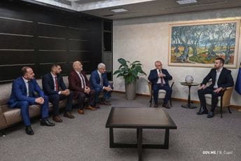 Spajić sa čelnicima vijeća manje zastupljenih naroda, kaže da Vlada želi da riješi sva otvorena pitanja o popisu Spajić sa čelnicima vijeća manje zastupljenih naroda, kaže da Vlada želi da riješi sva otvorena pitanja o popisu