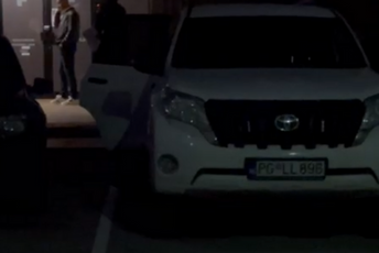 (VIDEO) Tri službena vozila pod rotacijom na koncert Aleksandre Prijović u Sarajevo (VIDEO) Tri službena vozila pod rotacijom na koncert Aleksandre Prijović u Sarajevo