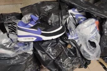 UPC: Na Dobrakovu juče zaplijenjeno 70 pari patika i 830 kutija za nakit UPC: Na Dobrakovu juče zaplijenjeno 70 pari patika i 830 kutija za nakit