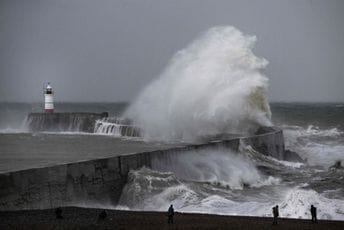 Pogledajte kako su izgledali naleti i posljedice oluje Ciaran (FOTO / VIDEO)