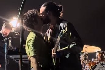 Zbog gej poljupca na bini, država osmislila - prekidač za zaustavljanje koncerta Zbog gej poljupca na bini, država osmislila - prekidač za zaustavljanje koncerta