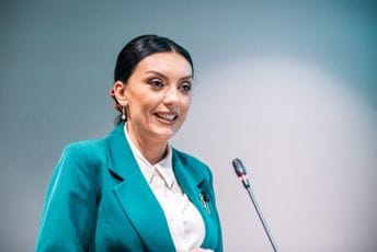 Muratović: Moramo svi ustati i podići glas protiv sve češćih mizoginih napada na žene u Crnoj Gori Muratović: Moramo svi ustati i podići glas protiv sve češćih mizoginih napada na žene u Crnoj Gori