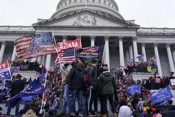 Zbog napada na Kapitol: Osuđen na skoro šest godina zatvora Zbog napada na Kapitol: Osuđen na skoro šest godina zatvora