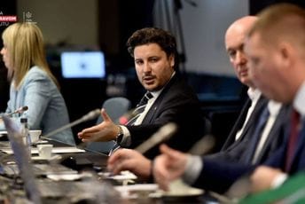 Za vrijeme Abazovićeve Vlade zapošljeno čak 40.000 građana, mahom u javnom sektoru Za vrijeme Abazovićeve Vlade zapošljeno čak 40.000 građana, mahom u javnom sektoru